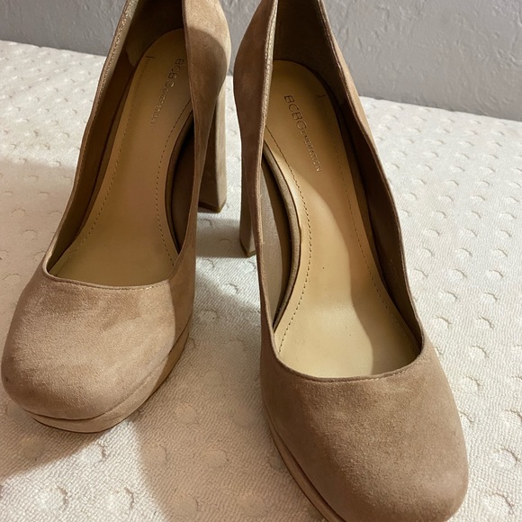 NWOT BCBG Generation Suede Pump - Picture 10 of 16